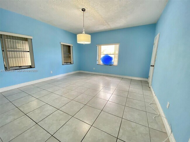 Building Photo - 313 N Krome Ave