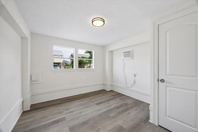 Building Photo - 1079 Redfish St