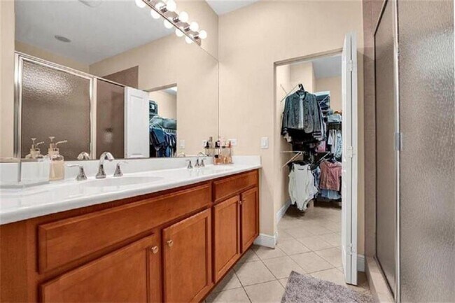 Building Photo - 2930 Cascada Isle Way
