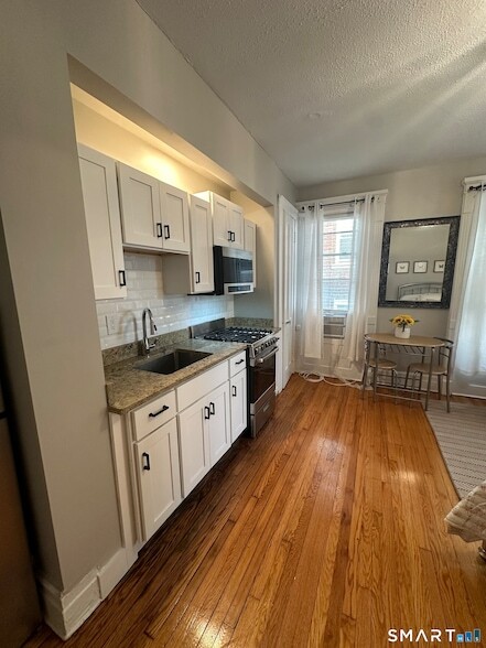 Building Photo - 1220 Chapel St