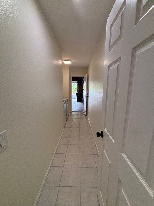 Building Photo - 2 Bedroom 2 Bathroom Condo Living in Great Community Located At West Village Of Singing Hills HOA.