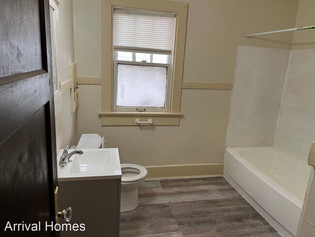 Building Photo - 3 br, 1 bath House - 724 W Fairview Ave