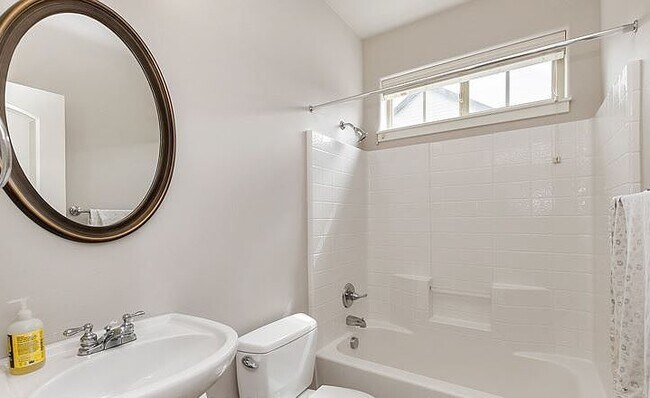 Building Photo - 132 NE 64th Terrace