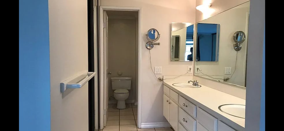 Master bathroom - 128 Greenfield