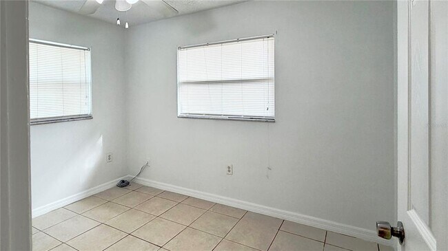 Building Photo - 1905 Park Manor Dr