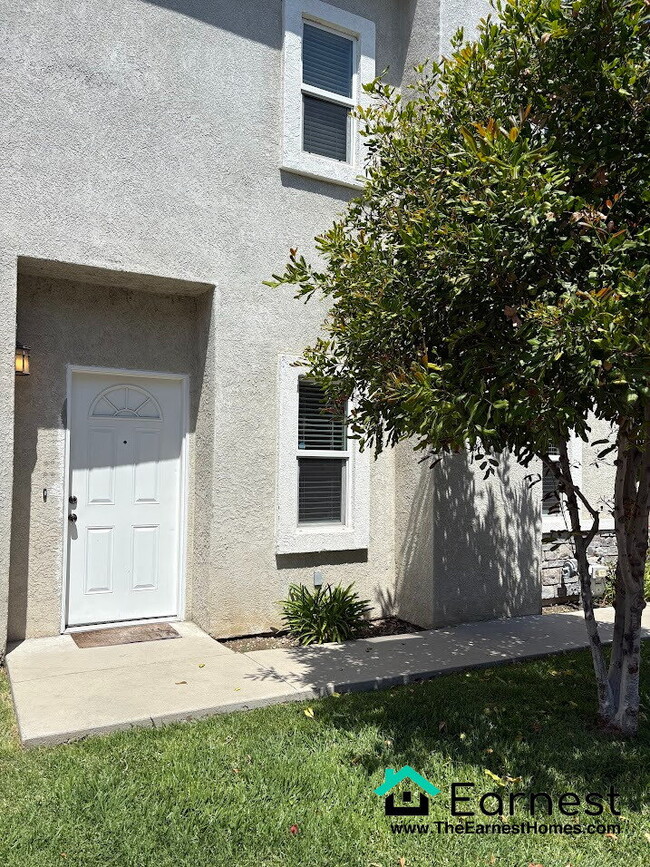 Building Photo - Bright & Stylish 4BR Townhouse with Privat...