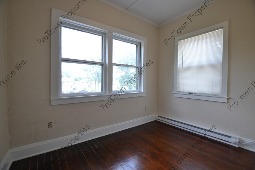 Building Photo - 511 W Jefferson St