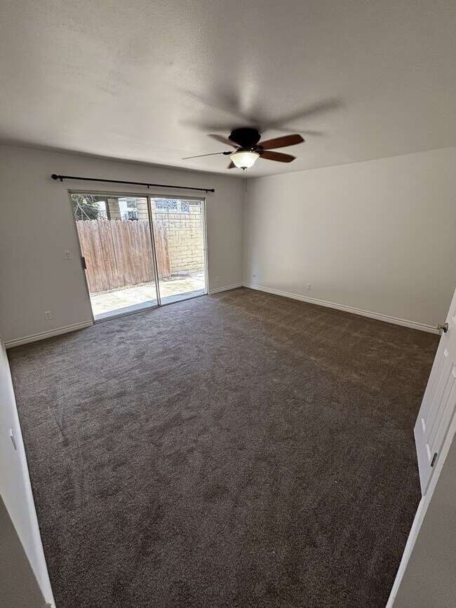 Building Photo - 388 Hilltop Dr