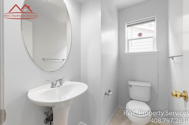 Building Photo - 1459 Chavez Way