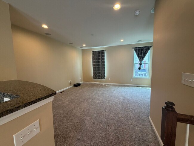 Building Photo - 4376 Pickney Ln