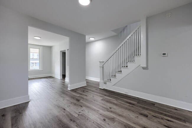 Building Photo - 611 S Prince St
