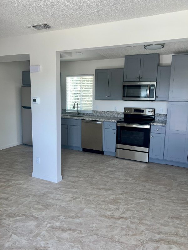 Building Photo - 205 N Mariposa St