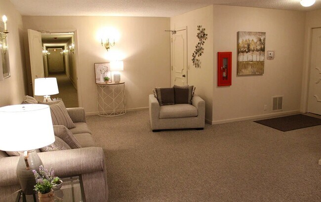 Building Photo - 514 E Olive St