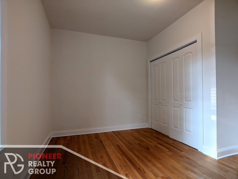 Building Photo - 4040 N Ashland Ave