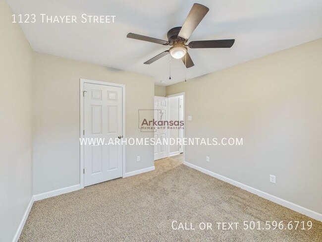Building Photo - 1123 Thayer St
