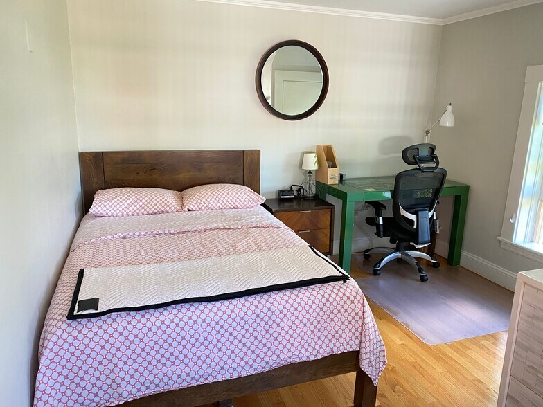 Building Photo - 105 Chestnut St