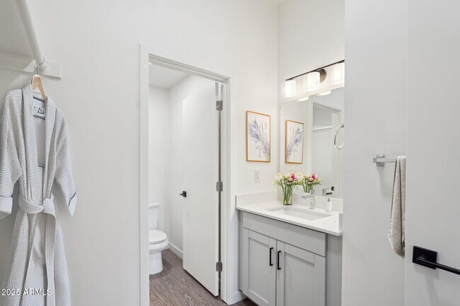 Building Photo - 3031 W Northern Ave