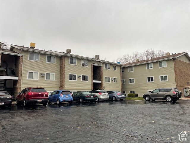Building Photo - 1557 W 200 S