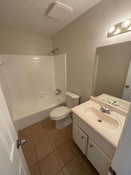 Building Photo - 5007 Fieldgreen Crossing