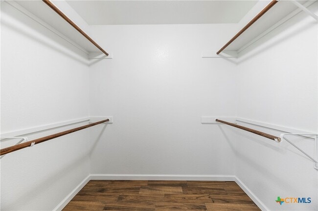 Building Photo - 230 Plum St