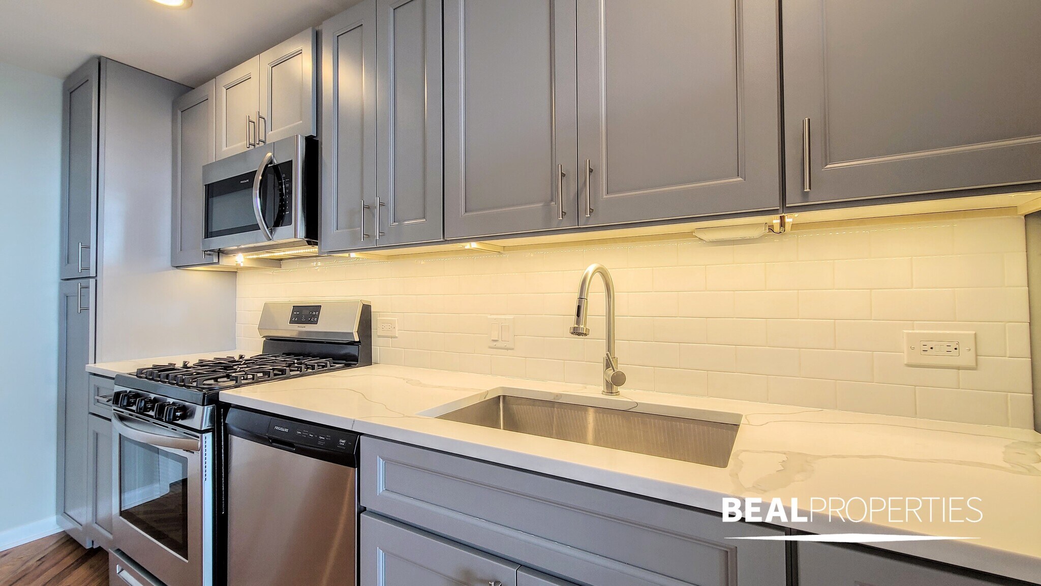 Building Photo - 2320 N Damen Ave