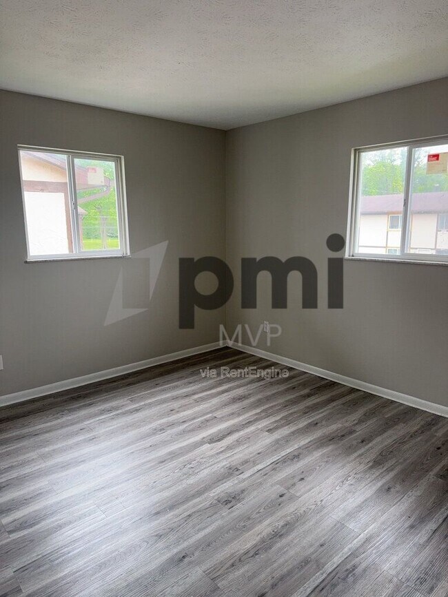 Building Photo - 822 Whitethorne Ave