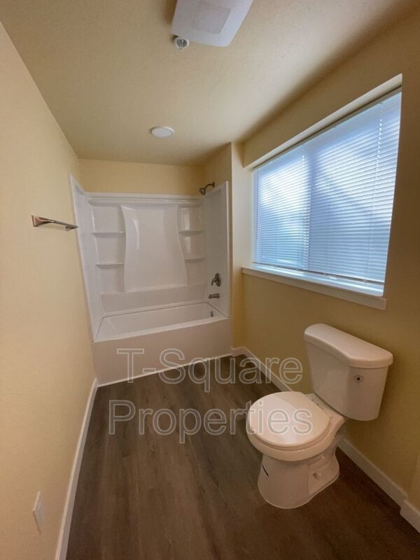 Building Photo - 7041 S 116th Pl