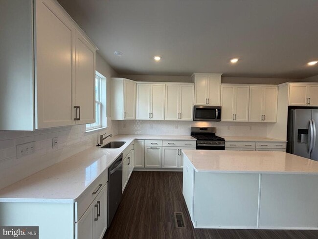 Building Photo - 33 E Front St