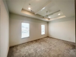 Building Photo - 6304 SW Luna Ln