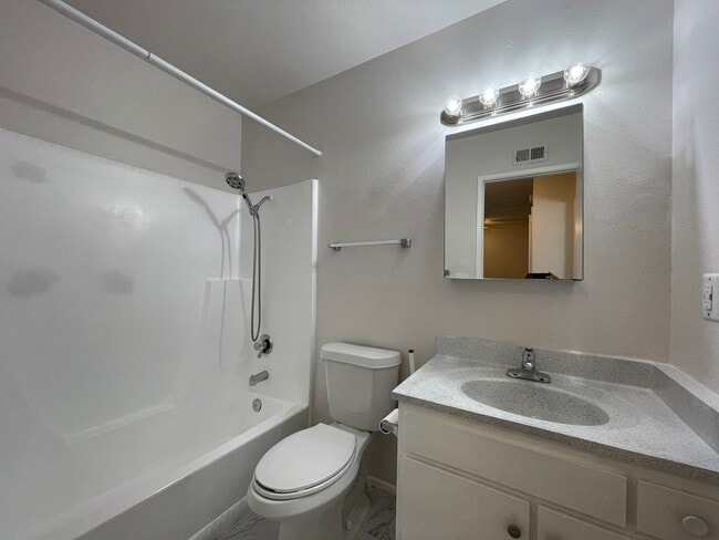 Building Photo - 13755 Caminito Vizzini