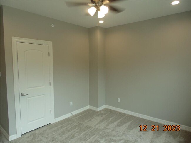 Building Photo - 5262 Ella Blvd