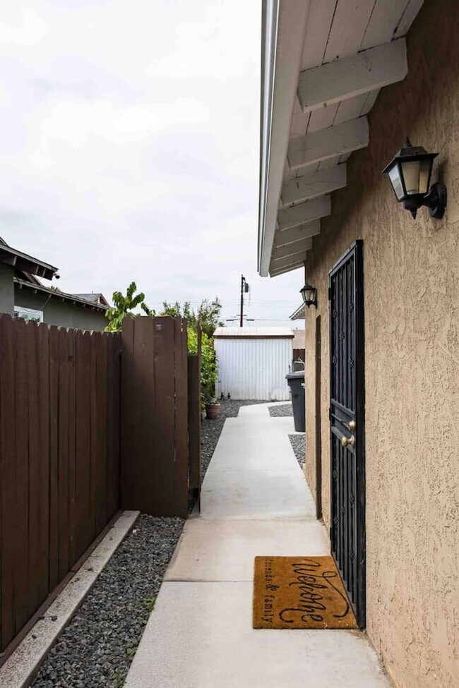 Building Photo - 910 S Lincoln Ave