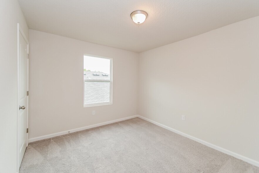 Building Photo - 45380 Red Brick Dr