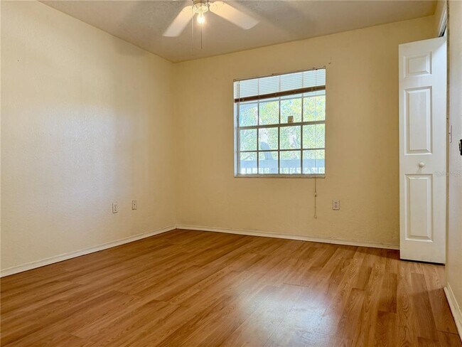 Building Photo - 13839 Fairway Island Dr