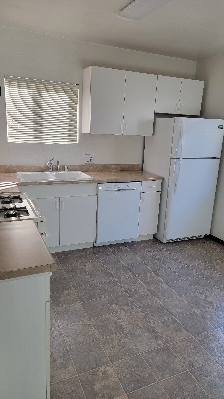 Building Photo - 2204 Aviation Way