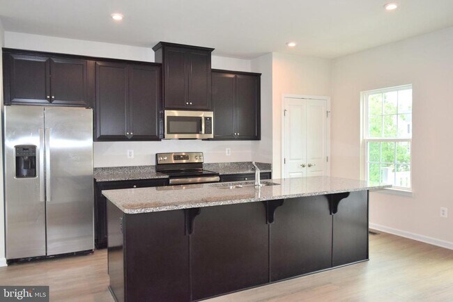 Building Photo - 8714 Upton Ln