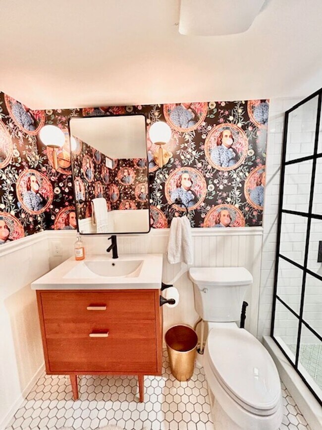 Building Photo - Beautifully renovated 4BR/3BA rambler with wraparound porch and garage