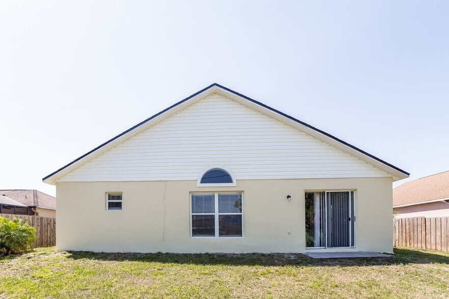 Building Photo - 2372 Queenswood Cir