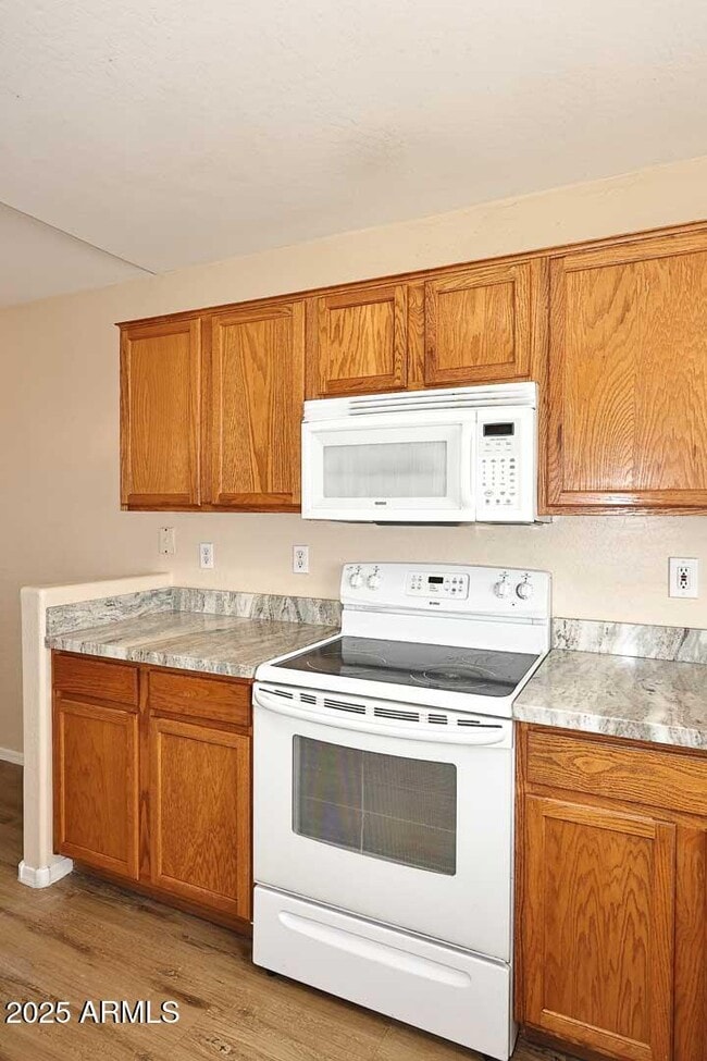 Building Photo - 10532 W Pomo St