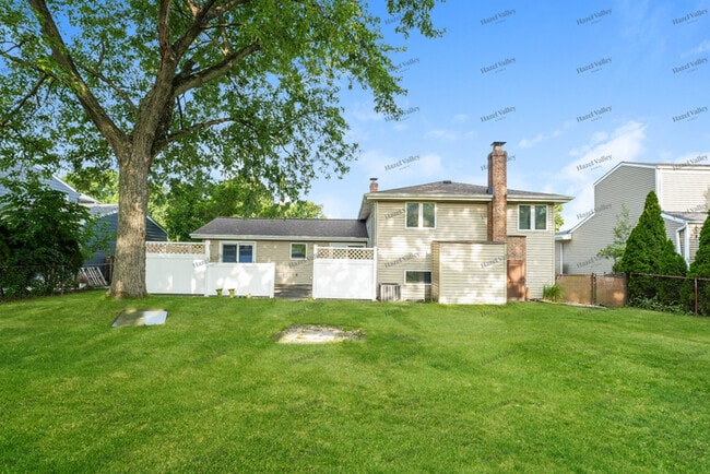 Building Photo - 6039 Sherwood Dr