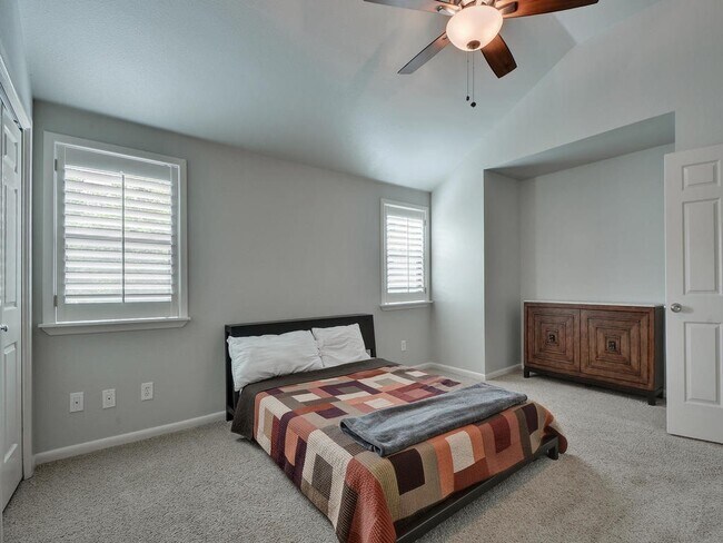 Building Photo - Beautiful town home in Downtown Austin!