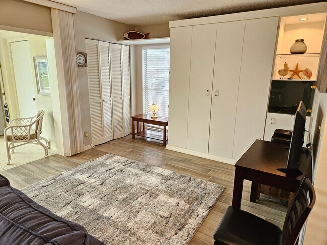 Building Photo - Charming First-Floor Condo in Plantation Golf and Country Club with a Community Pool Access!