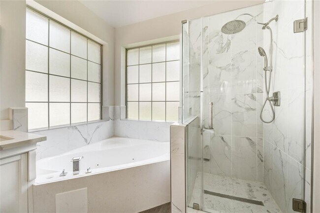 Building Photo - 8803 Memorial Creek Dr