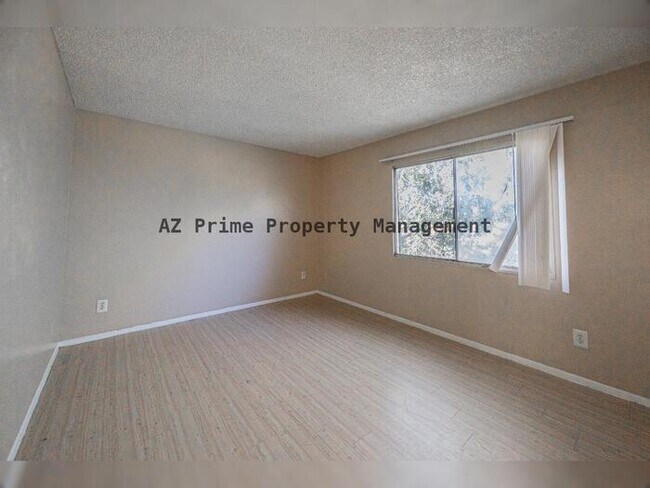 Building Photo - 5214 N 42nd Pkwy