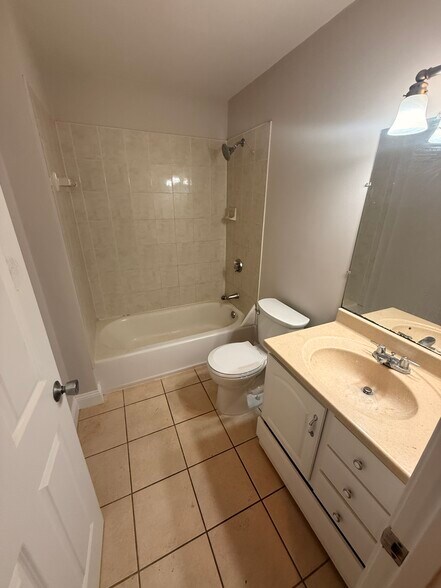 Building Photo - 135 Calumet St