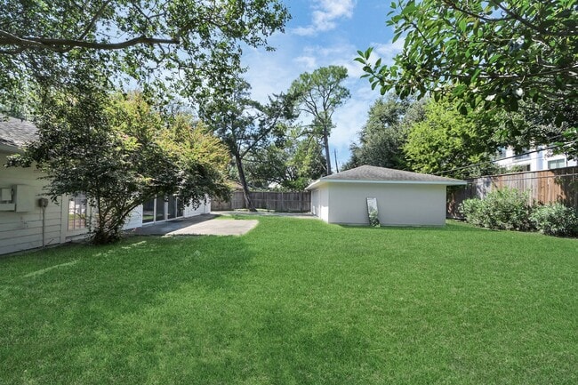 Building Photo - 7610 Highmeadow Dr