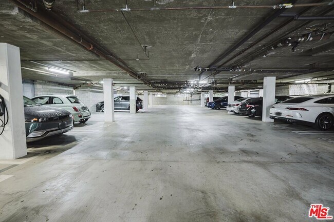 Building Photo - 937 12th St