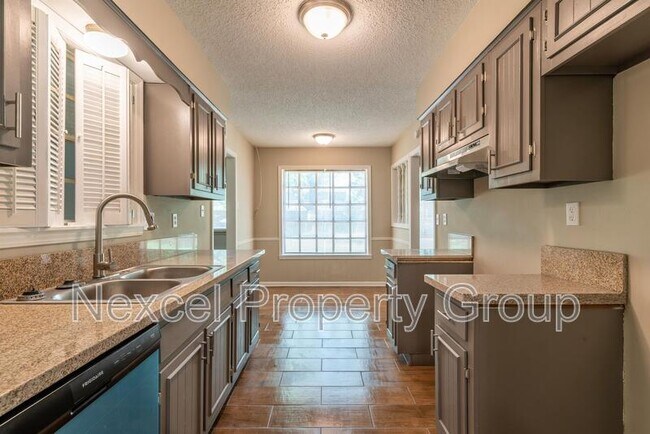 Building Photo - 4262 Sunnyslope Dr