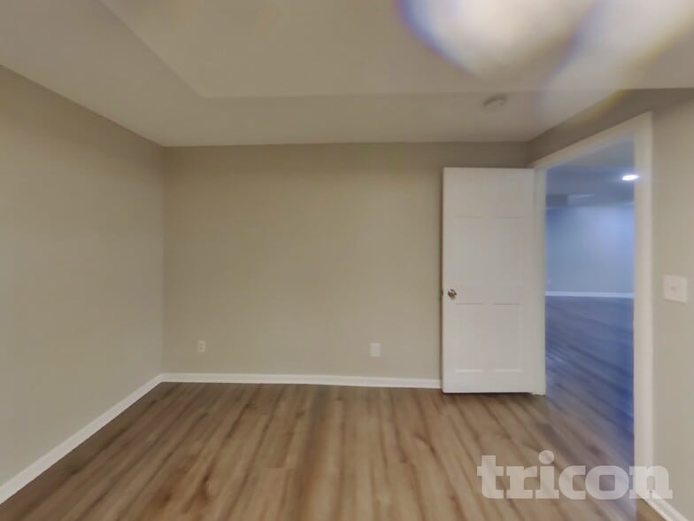 Building Photo - 820 Shenandoah Ln N