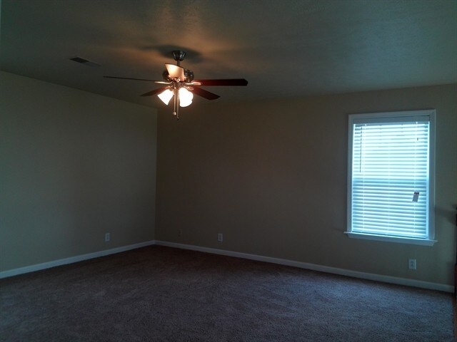 Building Photo - 212 Wildgrove Ct